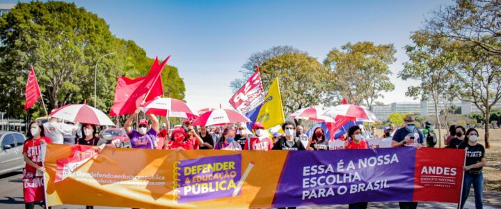 Servidoras e servidores públicos realizam Dia Nacional de Luta pelo reajuste salarial